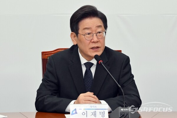 이재명 더불어민주당 대표가 지난 18일 국회에서 열린 기자회견에서 모두발언을 하고 있다. 사진 / 오훈 기자