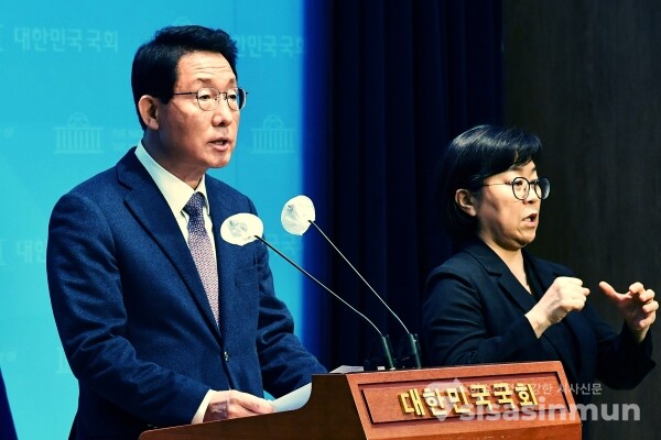 5일 김상훈 의원이 기자회견을 하고 있다.