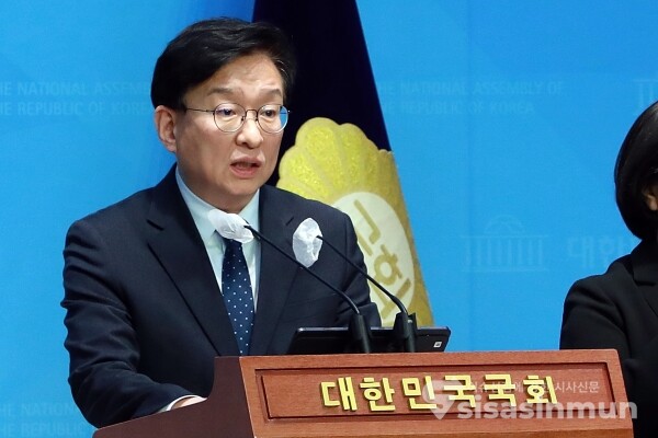 7일 권칠승 수석대변인이 기자회견을 하고 있다. [사진 /오훈 기자]