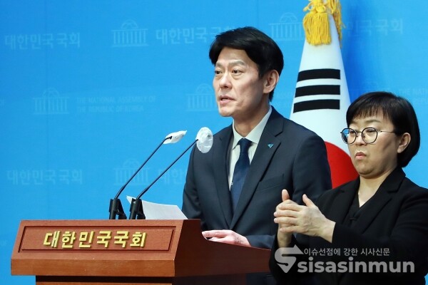 7일 한민수 대변인이 브리핑을 하고 있다. [사진 /오훈 기자]