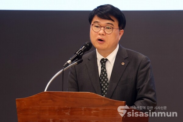 10일 임현택 대한의사협회 회장이 브리핑을 갖고 있다.