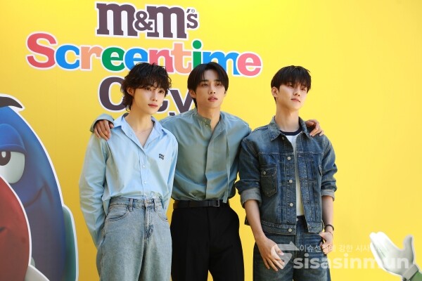 16일 그룹 더보이즈 뉴, 선우, 큐가 포즈를 취하고 있다. [사진 / 오훈 기자]