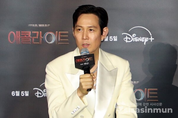 5일 배우 이정재가 취재진의 질의에 답하고 있다. [사진 / 오훈 기자]