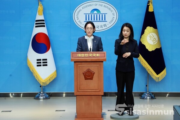 7일 조지연 원내대변인이 브리핑을 하고 있다. [사진 /오훈 기자]