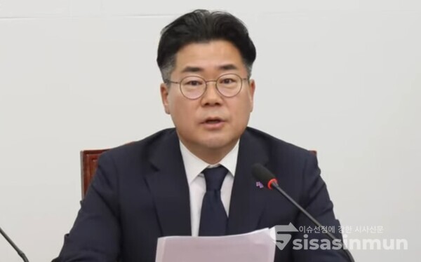 박찬대 더불어민주당 원내대표가 8일 서울 여의도 국회에서 열린 당 최고위원회의에서 발언하고 있다. 사진 / 김경민 기자