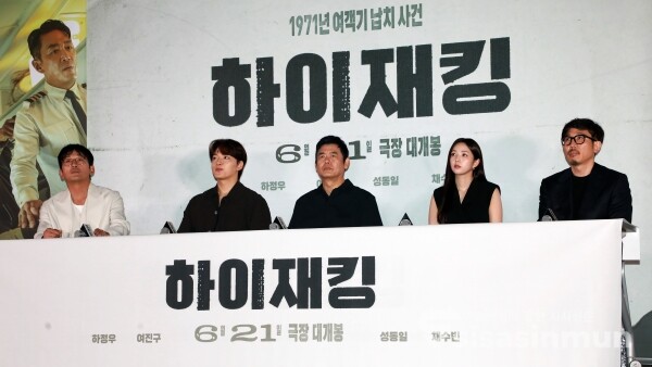 13일 김성한 감독이 취재진의 질의에 답하고 있다.(1) [사진 / 오훈 기자]