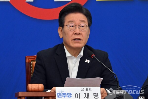 이재명 더불어민주당 대표가 지난 12일 서울 여의도 국회 본청에서 열린 최고위원회의에서 모두발언을 하고 있다. 사진 / 오 훈 기자