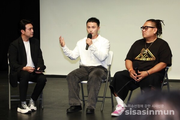 24일 래퍼 마이크로닷이 취재진의 질의에 답하고 있다. [사진 /오훈 기자]