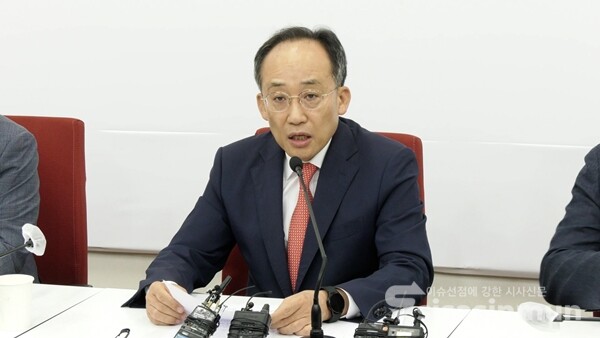 추경호 국민의힘 원내대표가 10일 오전 국회에서 현안 관련 기자간담회를 하고 있다. 사진 / 이훈 기자