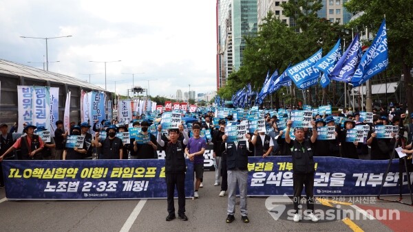 10일 전국금속노동조합(금속노조) 조합원들이 총파업을 갖고 있다. [사진 /오훈 기자]