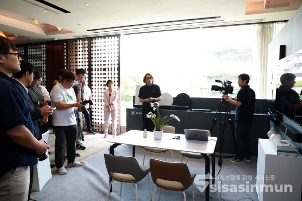 11일 젠하이저 코리아가 'TC Bar'를 소개하고 있다. [사진 / 오훈 기자]