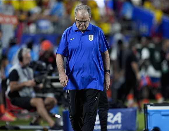 마르셀로 비엘사 감독, 가족 보호한 우루과이 선수단 옹호/ 사진: ⓒAP