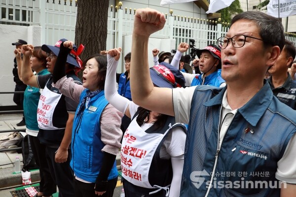 15일 대한민국공무원노동조합총연맹(공노총)이 결의대회를 갖고 있다. [사진 /오훈 기자]