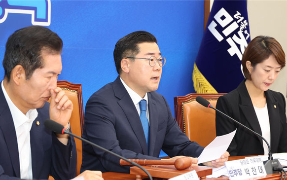 더불어민주당 박찬대 당대표 직무대행 겸 원내대표가 5일 서울 여의도 국회에서 열린 당 최고위원회의에서 발언하고 있다. 사진 / ⓒ뉴시스