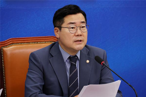 박찬대 더불어민주당 당대표 직무대행 겸 원내대표가 지난달 24일 서울 여의도 국회에서 열린 최고위원회의에서 모두발언을 하고 있다. ⓒ뉴시스