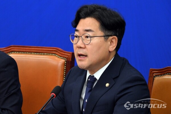 박찬대 더불어민주당 원내대표가 지난 6월12일 서울 영등포구 여의도 국회 본청 당대표회의실에서 열린 최고위원회의에서 발언을 하고 있다. 사진 / 오 훈 기자