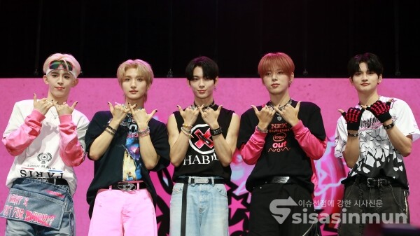 27일 그룹 나우어데이즈가 포토타임을 가지고 있다. [사진 /오훈 기자]