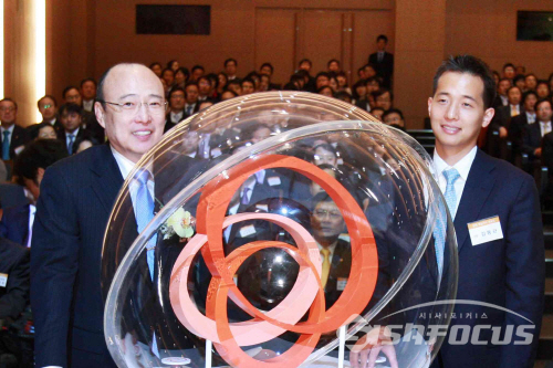 김승연 한화그룹 회장과 김 회장의 장남인 김동관 한화그룹 부회장. ⓒ시사포커스DB