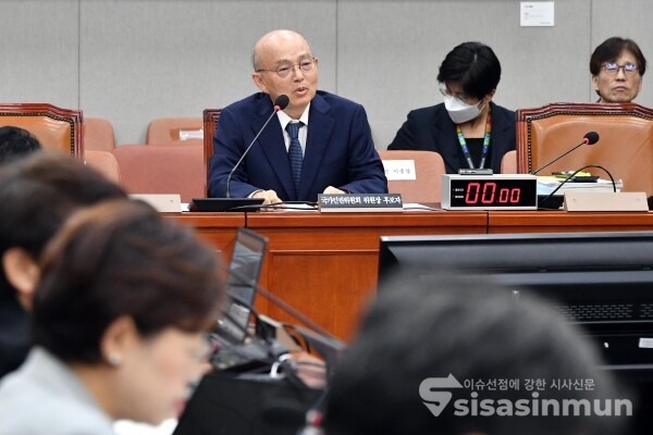 3일 안창호 국가인권위원장 후보자가 의원의 질의에 답변하고 있다. [사진 /오훈 기자]