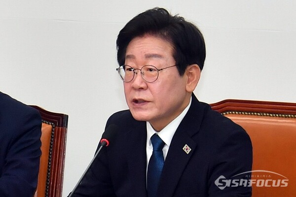 이재명 더불어민주당 대표가 지난달 19일 서울 여의도 국회에서 열린 당 최고위원회의에서 모두발언을 하고 있다. 사진 / 오 훈 기자