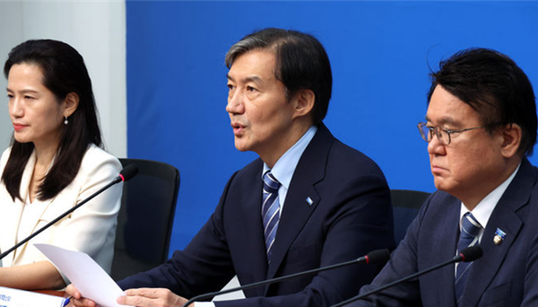 조국 조국혁신당 대표가 23일 서울 여의도 국회에서 열린 당 최고위원회의에서 모두 발언을 하고 있다. ⓒ뉴시스