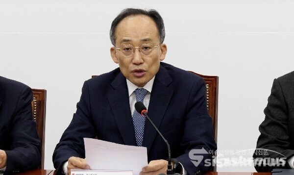 국민의힘 추경호 원내대표가 11일 오전 서울 여의도 국회에서 열린 금융 취약계층 보호 및 불법 사금융 근절 대책 당정협의회에서 발언하고 있다. 사진 / 이 훈 기자