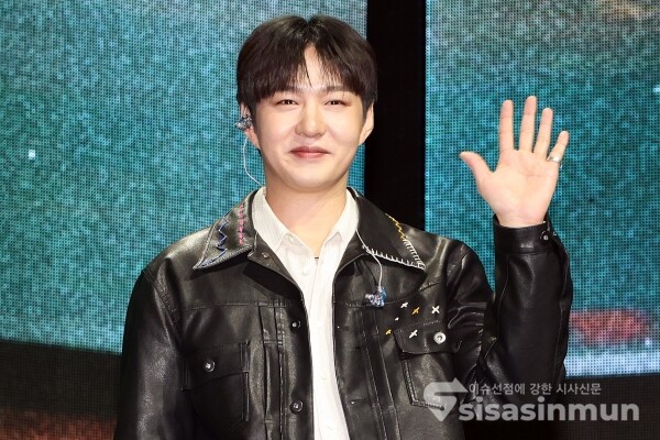 2일 가수 이창섭이 포토타임을 갖고 있다. [사진 / 오훈 기자]