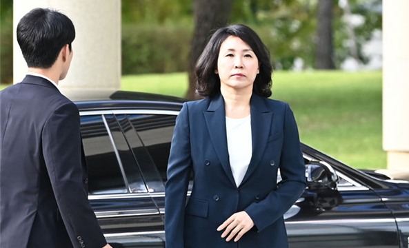 공직선거법 위반 혐의로 재판에 넘겨진 이재명 더불어민주당 대표 부인인 김혜경씨가 10일 경기도 수원지방법원에서 열린 공판에 출석하고 있다. ⓒ뉴시스