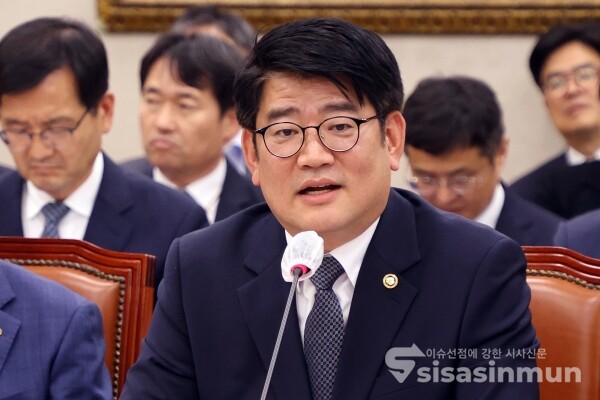 11일 권재한 농촌진흥청장이 의원의 질의에 답하고 있다. [사진 / 오훈 기자]