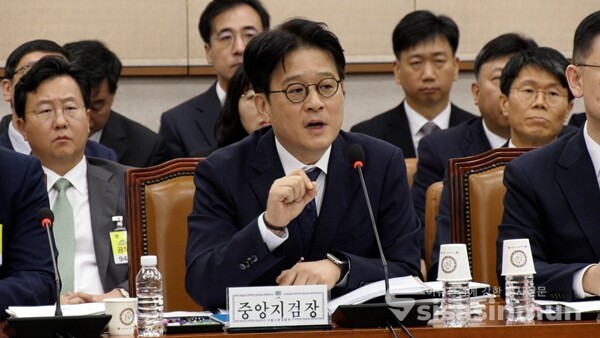 이창수 서울중앙지검장이 18일 오전 국회 법제사법위원회에서 열린 국정감사에 출석해 발언하고 있다. 사진 / 이훈 기자
