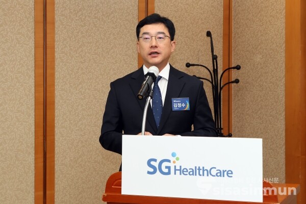 23일 김정수 에스지헬스케어 대표가 사업 전략 및 향후 성장 계획에 대해 소개하고 있다. [사진 /오훈 기자]