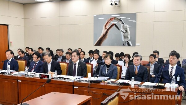 24일 과기위의 방송통신위원회 소관 감사대상기관 종합 국정감사가 진행되고 있다.