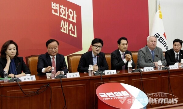 24일 국회에서 열린 국민의힘 최고위원회의에서 한동훈 대표가 발언하고 있다. 사진 / 이훈 기자