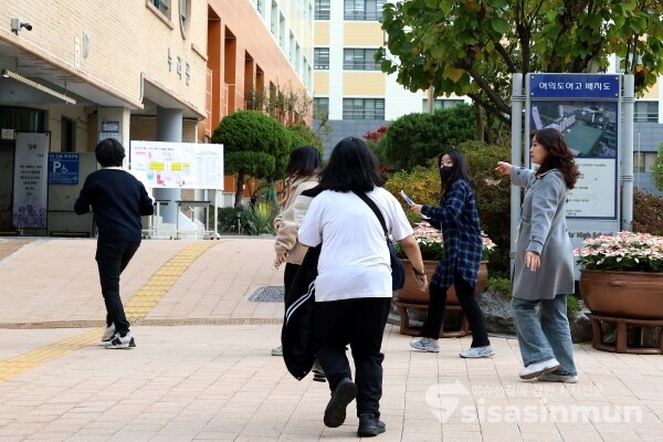 14일 수험생들이 시험장으로 입실하고 있다. [사진 / 오훈 기자]