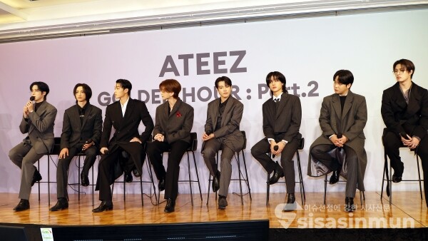 14일 그룹 에이티즈(성화, 홍중, 윤호, 여상, 산, 민기, 우영, 종호)가 취재진의 질의에 답하고 있다. [사진 / 오훈 기자]