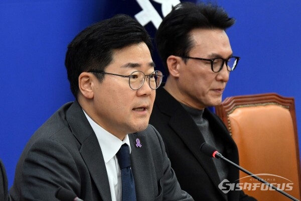 박찬대 더불어민주당 원내대표가 지난 7일 오후 서울 영등포구 여의도 국회 본청에서 윤석열 대통령의 기자회견 관련 입장 표명을 하고 있다. 사진 / 오훈 기자