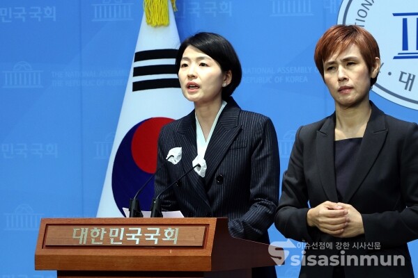 19일 한지아 국민의힘 수석대변인이 기자회견을 하고 있다. [사진 / 오훈 기자]