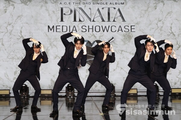 20일 그룹 에이스의 와우가 포토타임을 갖고 있다. [사진 /오훈 기자]