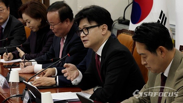 한동훈 국민의힘 대표가 21일 오전 서울 여의도 국회에서 열린 최고위원회의에서 발언을 하고 있다. 사진 / 이 훈 기자