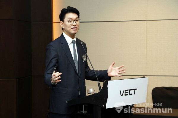 22일 유창수 벡트 대표가 사업 전략에 대해 소개하고 있다. [사진 /오훈 기자]
