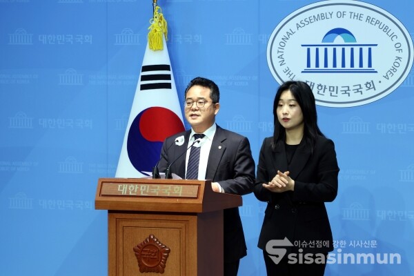 29일 민병덕 의원이 기자회견을 하고 있다. [사진 / 오훈 기자]