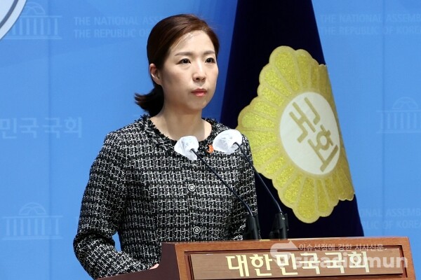 2일 임명희 대변인이 브리핑을 하고 있다. [사진 / 오훈 기자]