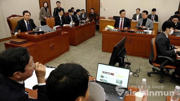 3일 오전 국회 법제사법위원회 전체회의 모습. 사진 / 이훈 기자