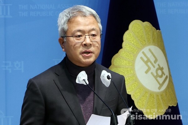 3일 김보협 수석대변인이 브리핑을 하고 있다. [사진 / 오훈 기자]