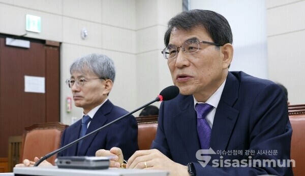 [시사신문 / 오훈 기자] 노태악 중앙선거관리위원장이 13일 서울 여의도 국회에서 열린 행정안전위원회의 중앙선거관리위원회·진실화해를위한과거사정리위원회·소방청 국정감사에서 의원의 질의에 답변하고 있다.(2023.10.13)