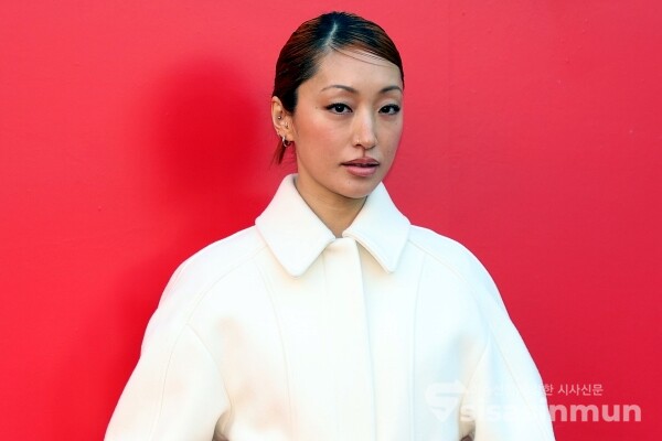 10일 크리에이터 다샤가 포즈를 취하고 있다. [사진 /오훈 기자]