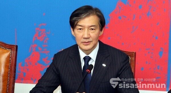 [시사신문 / 오훈 기자] 대법원에서 유죄 확정 판결을 받은 조국 조국혁신당 대표가 12일 서울 영등포구 여의도 국회 본청에서 열린 기자간담회에서 심경을 밝히고 있다.