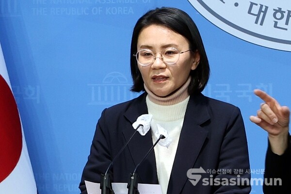 13일 이미선 부대변인이 브리핑을 하고 있다. [사진 / 오훈 기자]