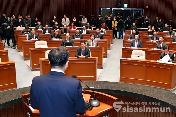 26일 권성동 원내대표가 모두발언을 하고 있다.