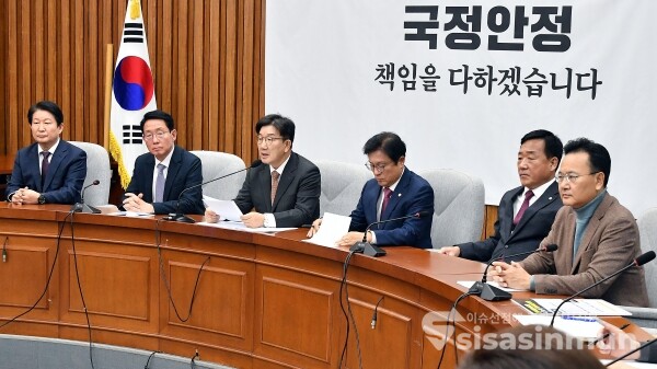 27일 권성동 당대표 권한대행 겸 원내대표가 모두발언을 하고 있다.